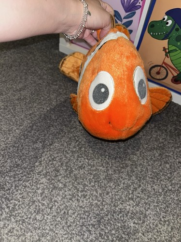 Disney finding nemo clownfish - finding,