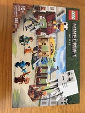 LEGO Minecraft 21273 the Ghast Balloon Village Attack. Damaged Box