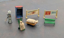 Hornby gauge railway station - o,