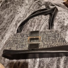 HANDBAG BLACK SHORT HANDLE
