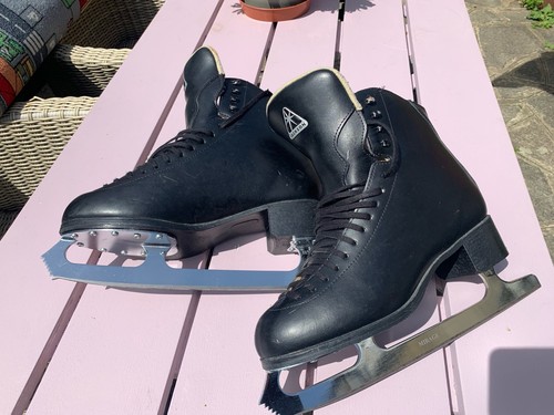 Jackson ice figure - ice, skates