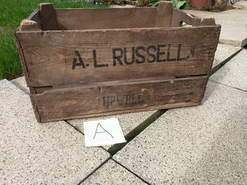 Vintage wooden apple crate - , /