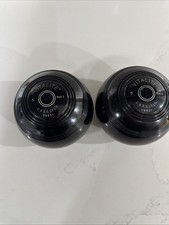A Pair Of  Vitalite 5 Bias 3 , D9921 Bowling Bowls In A Carry Case .CBBS.Co Ltd
