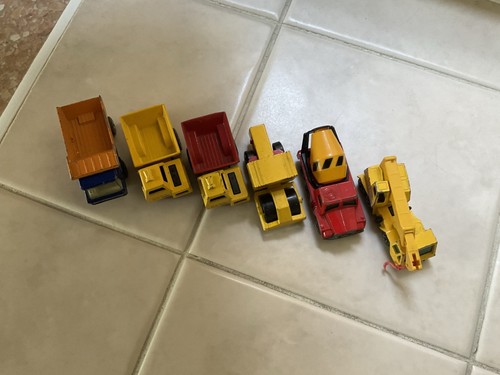 Six assorted vintage - , matchbox