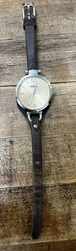 Fossil women silver dial - women’s,