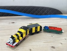 Thomas Trackmaster BUSY AS A BEE JAMES battery train