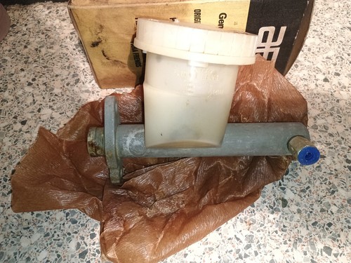 Brake master cylinder - master,