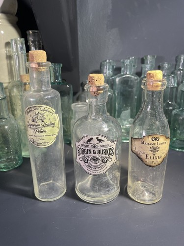 Vintage old borgin - old, burkes