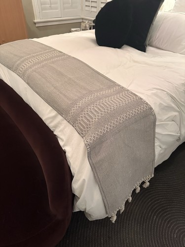 Gray white geometric queen - gray,