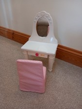 Sindy dressing table and chair