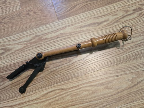 Handheld clay pigeon thrower - clay,