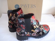 PAVERS RED PATTERNED LADIES