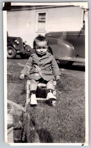 Vtg snapshot baby boy in - b&w,