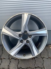 1xGenuine Volvo V40 R-Design