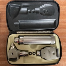 Welch Allyn LED Otoscope/3.5v Ophthalmoscope set + case & AA handle & spare bulb