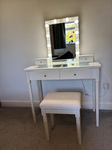 White dressing table with - table,