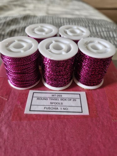 Fuschia round tinsel fly - round,