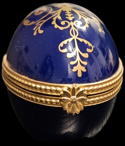 Estee lauder private - estee,