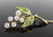 A YELLOW METAL DIAMOND AND GARNET FLORAL SPRAY BROOCH, OLD EUROPEAN CUT DIAMONDS