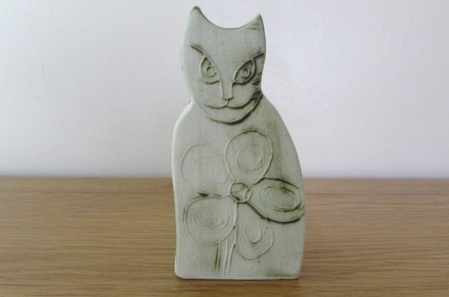 Carn pottery cat - carn, sculpture