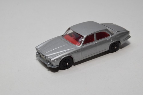 B32 3inch corgi - 1:60,