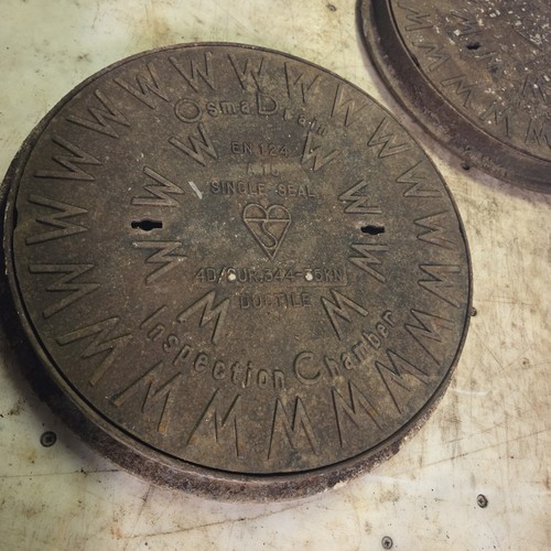 Round cast iron manhole - round,