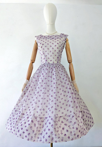 Vintage 1950s sheer - lilac, fit