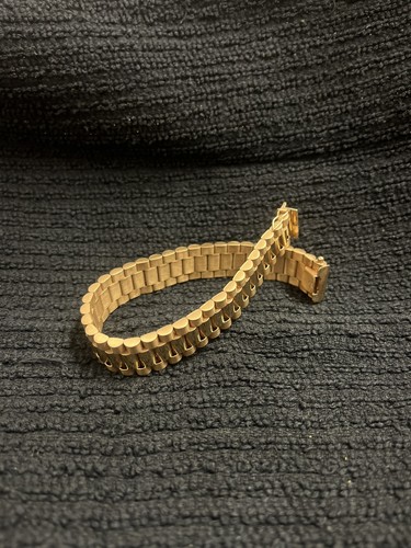 Yellow gold 28 - yellow,
