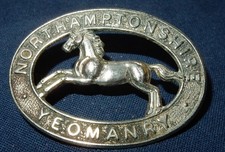 FINE NORTHAMPTONSHIRE YEOMANRY REGIMENT BRITISH MILITARY CAP BADGE - 2 LUGS