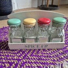 Jamie Oliver spice rack with 4 jars.