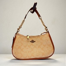 TERI SHOULDER BAG IN SIGNATURE