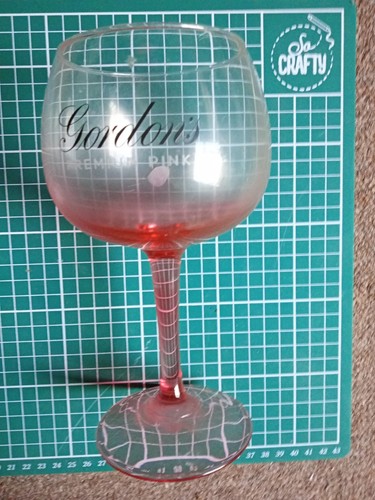 Gordon pink premium gin - gordon's,