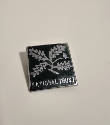 National trust metal badge - uk,