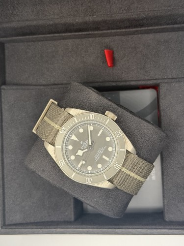 Tudor black bay 925 - black,