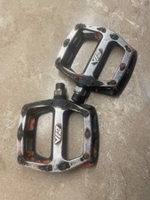DMR V12 Platform Pedals Flats                                             471-05