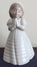 Nao By Lladro: Girl Praying - My First Holy Communion - Flower Girl