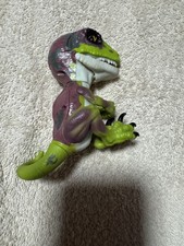 Fingerlings Untamed Razor Raptor Purple & Green Dinosaur Interactive WowWee B1