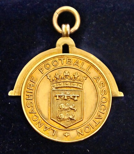 8gm 9ct gold - 19.8gm,