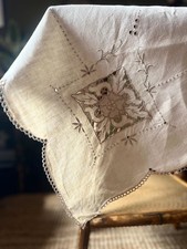 Vintage Embroidered Cream Tablecloth – Cutwork Floral Design