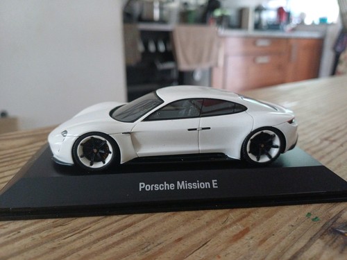 Spark porsche mission 2015 - porsche, e