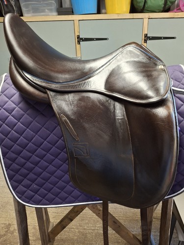 Childeric dressage saddle - childeric,