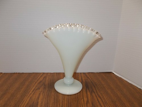 Fenton silver crest - crest, fan