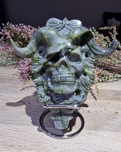 Jade crystal skull with - crystal,