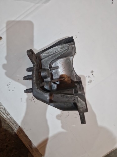 Ford fiesta mk8 gearbox mount - ford,