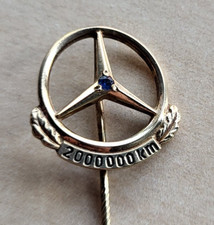 Vintage Gold MERCEDES BENZ Truck Lorry 2.000.000 KM pin badge LKW Anstecknadel