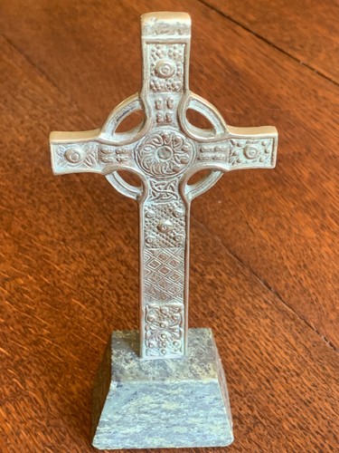 Iona john cross on - iona, st.