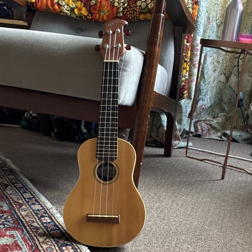 Ovation soprano ukulele - ovation,