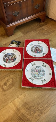 Royal doulton christmas plates - royal,