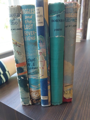 Hardback biggles books - x,