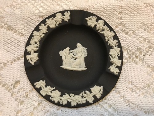 Wedgwood jasperware black - 4.25,